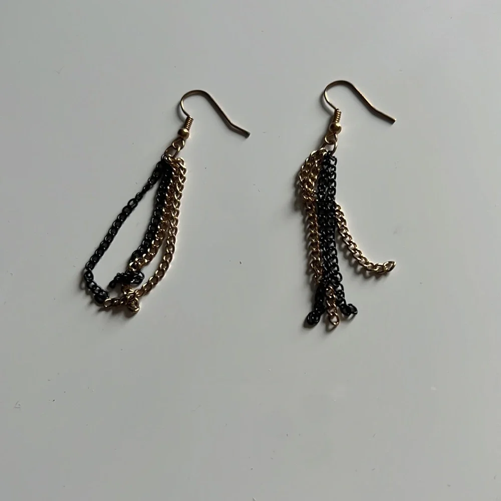 Francesca’s Gold & Black Chain Tassel Drop Earrings NWOT